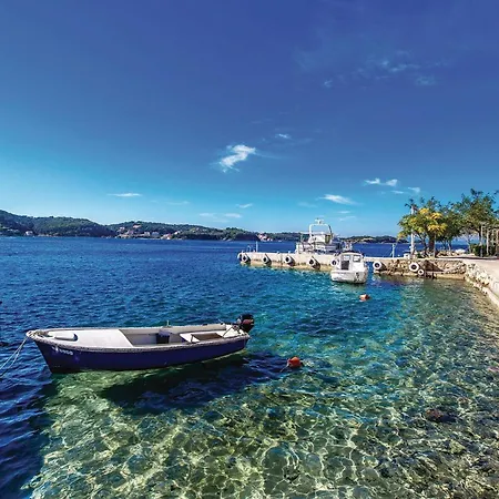 2 Bedroom Awesome Home In Supetarska Draga * Supetarska Draga