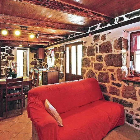 2 Bedroom Awesome Home In Supetarska Draga Holiday home *