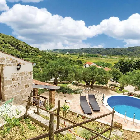 Holiday home 2 Bedroom Awesome Home In Supetarska Draga *