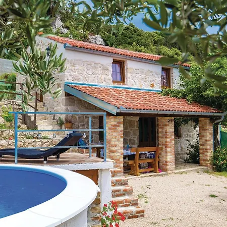2 Bedroom Awesome Home In Supetarska Draga Holiday home *