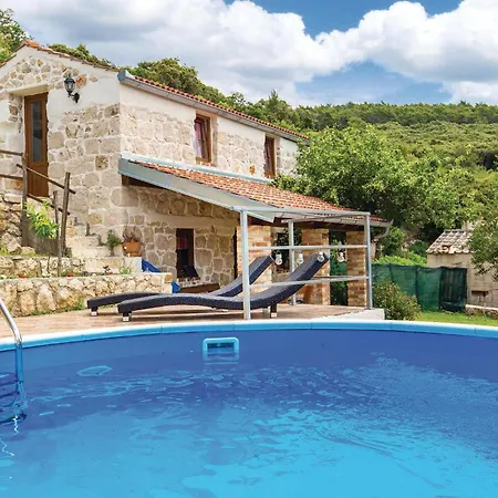 2 Bedroom Awesome Home In Supetarska Draga *
