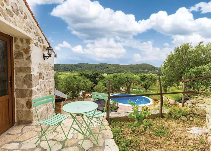 Dom wakacyjny Stunning In Supetarska Draga