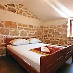 Amazing Home In Supetarska Draga Holiday home Supetarska Draga