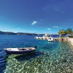 Amazing Home In Supetarska Draga Holiday home *