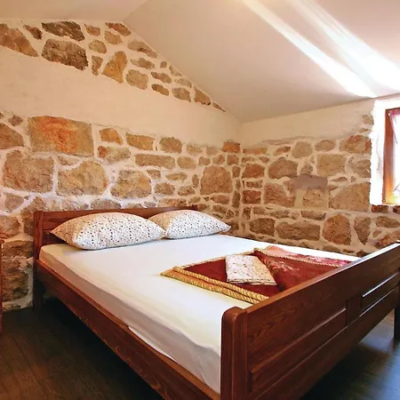 Amazing Home In Supetarska Draga Ferienhaus Supetarska Draga